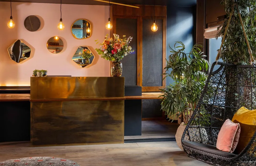 Hotel Maxim Folies-1